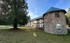 Packwood Lodge & Cabins
